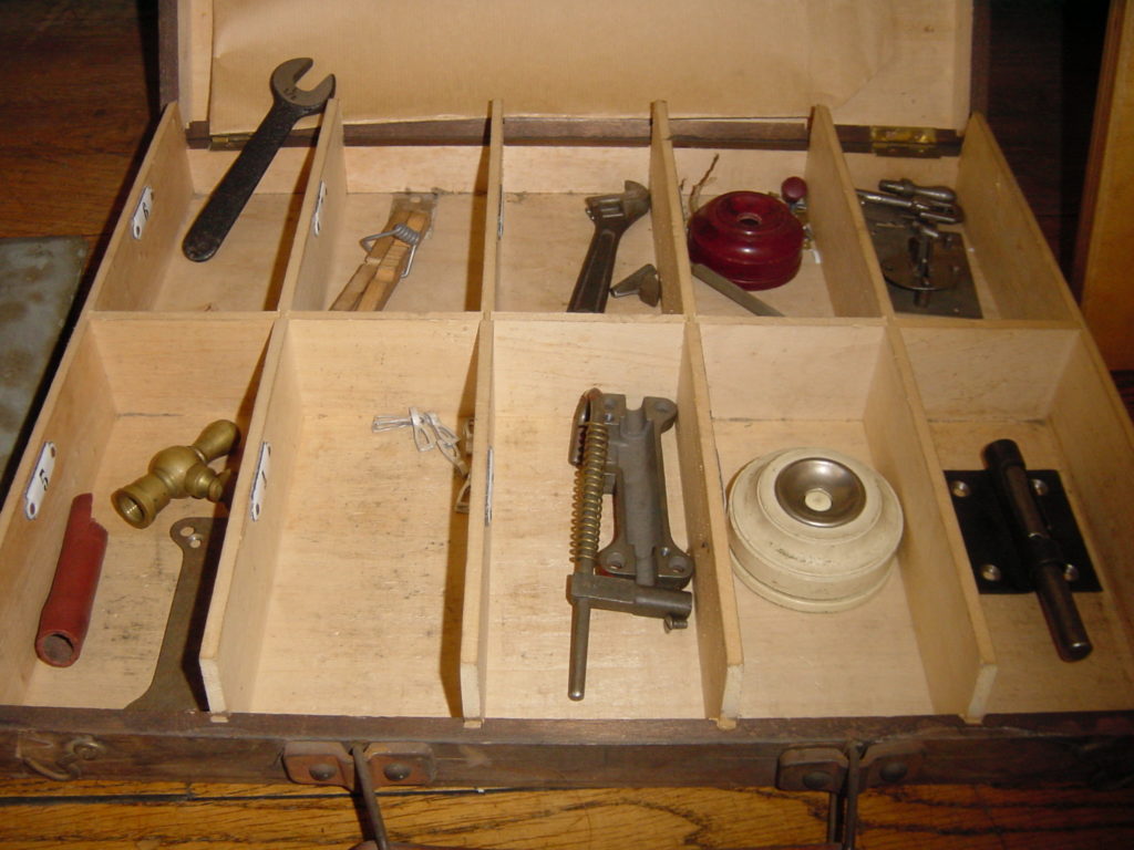 divers objets et outils à remonter